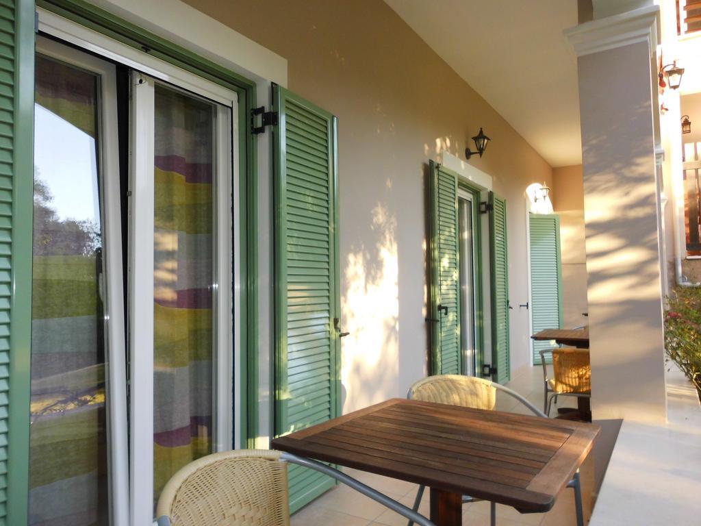 Shambala Apartments เลียปาเดส ภายนอก รูปภาพ